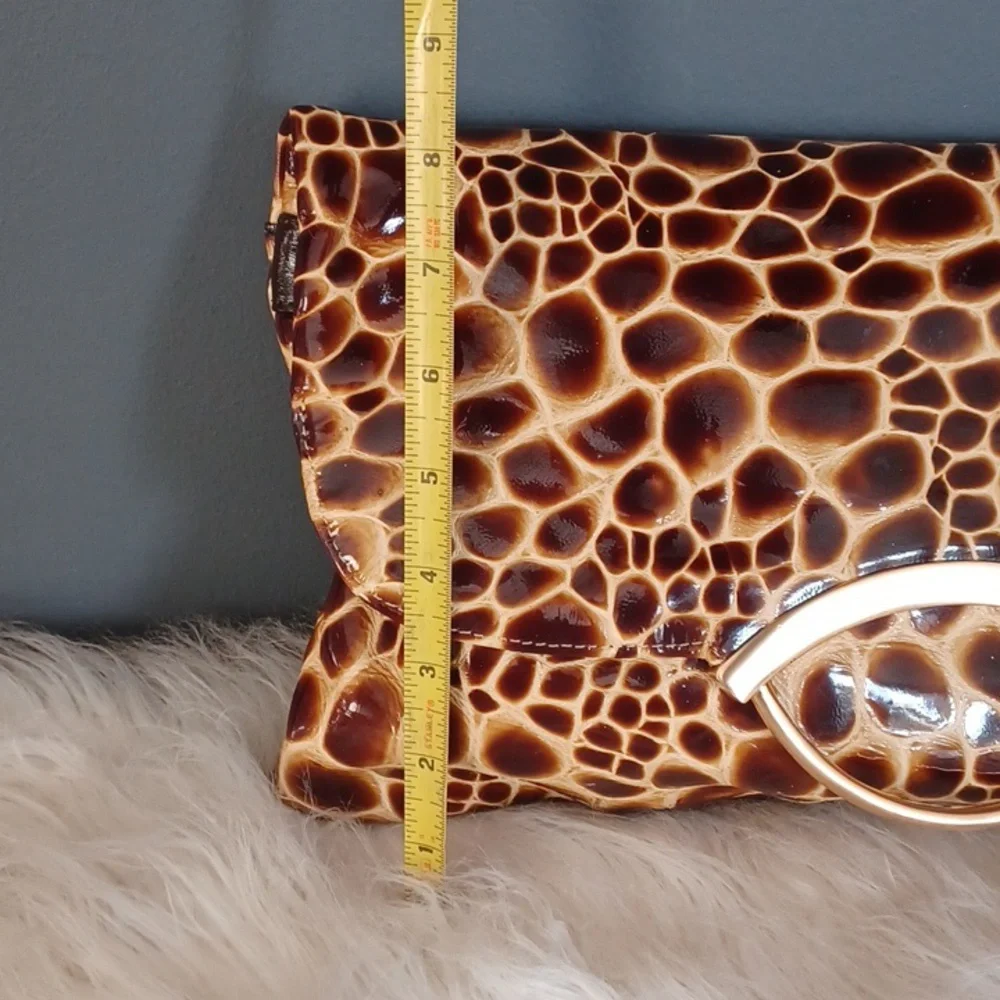 Hobo Medium Size Clutch - Picture 3 of 14